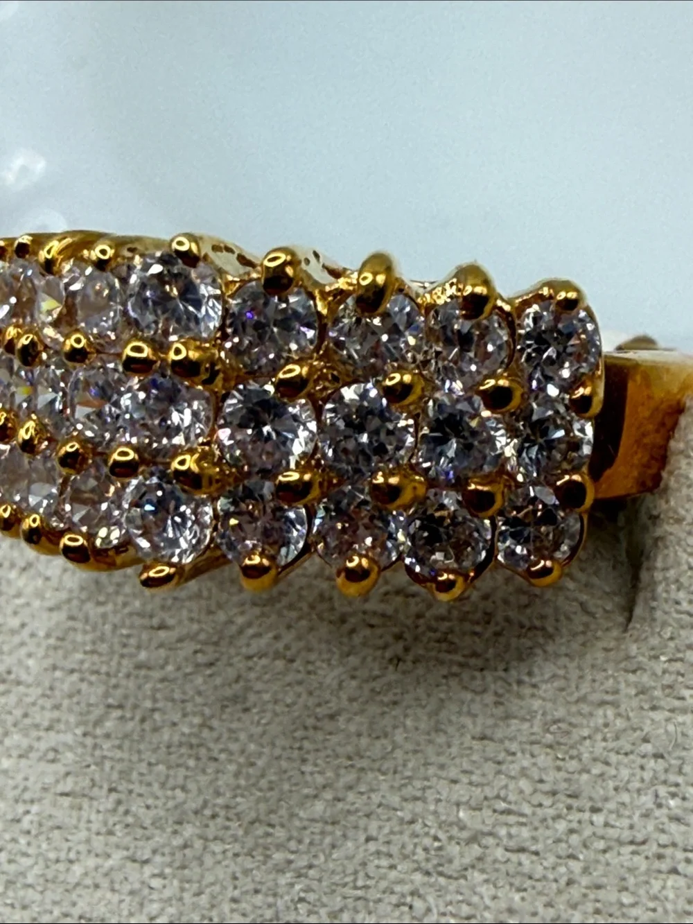 N/A elegant gold